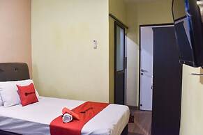 RedDoorz near Surabaya Town Square