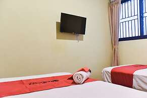 RedDoorz near Surabaya Town Square