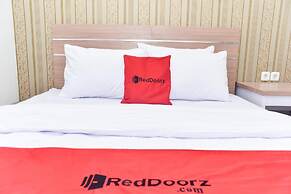 RedDoorz Plus near Malang Town Square