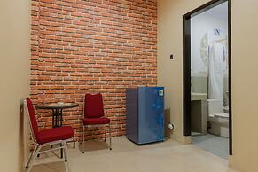 RedDoorz Plus near Pantai Malalayang Manado