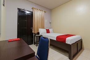 RedDoorz Plus near Pantai Malalayang Manado