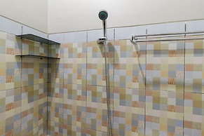 RedDoorz Plus near Pantai Malalayang Manado