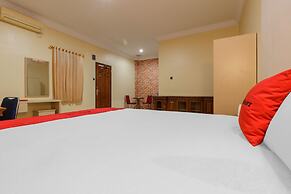 RedDoorz Plus near Pantai Malalayang Manado