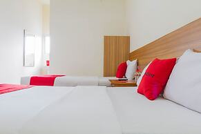 RedDoorz Plus @ Surapati 2