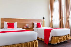 RedDoorz Plus @ Surapati 2