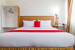 RedDoorz Plus @ Surapati 2