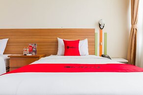 RedDoorz Plus @ Surapati 2