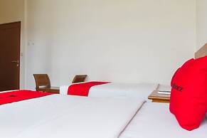 RedDoorz Plus @ Surapati 2