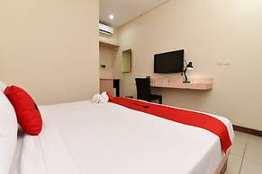 RedDoorz near Legian Street