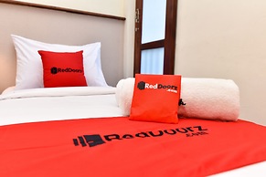 RedDoorz near Legian Street