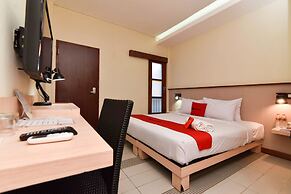 RedDoorz near Legian Street