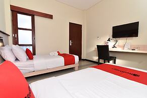 RedDoorz near Legian Street