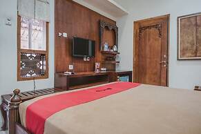 RedDoorz near Galeria Mall 2