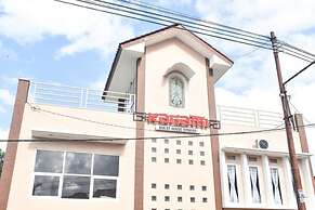 RedDoorz Syariah near Batu Night Spectacular