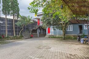 RedDoorz Plus @ Otista Garut