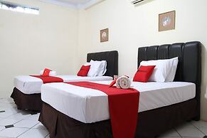 RedDoorz Plus @ Otista Garut