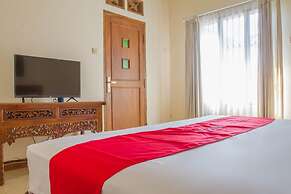 RedDoorz Plus @ Otista Garut