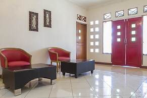 RedDoorz Plus @ Otista Garut