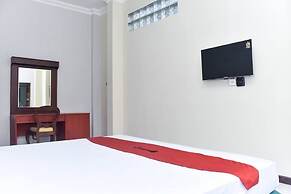 RedDoorz near Kampung Warna Warni