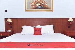 RedDoorz near Kampung Warna Warni