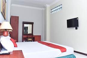 RedDoorz near Kampung Warna Warni