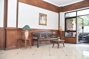 RedDoorz near Kampung Warna Warni