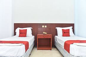 RedDoorz near Kampung Warna Warni