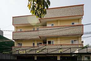 RedDoorz near Plaza Atrium Senen