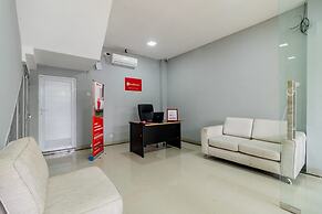 RedDoorz near Plaza Atrium Senen