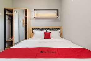 RedDoorz near Plaza Atrium Senen