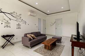 RedDoorz Plus near Exit Toll Puncak 2