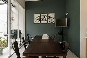 RedDoorz Plus near Exit Toll Puncak 2