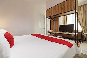 RedDoorz Plus near Exit Toll Puncak 2
