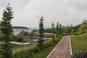 RedDoorz Plus near Exit Toll Puncak 2