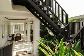 RedDoorz Plus near Exit Toll Puncak 2