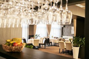 AZUL Hotel & Restaurant