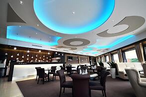 AZUL Hotel & Restaurant