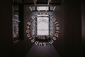 Supernova Hotel