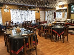 Hotel Glacier Heights