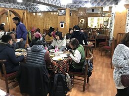 Hotel Glacier Heights