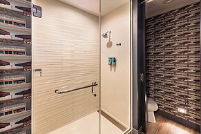 Aloft Savannah Downtown Historic District