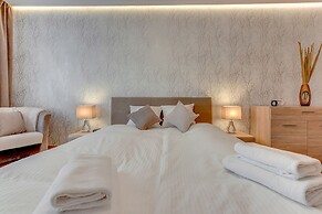 Aura by Downtown Apartments