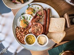 Aura by Downtown Apartments