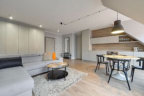 Aura by Downtown Apartments