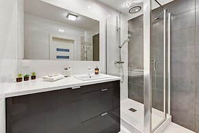 Aura by Downtown Apartments