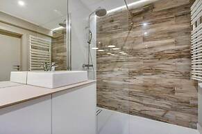 Aura by Downtown Apartments