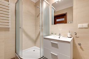 Aura by Downtown Apartments