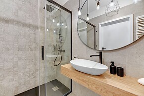 Aura by Downtown Apartments