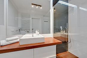 Aura by Downtown Apartments