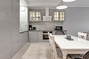 Aura by Downtown Apartments